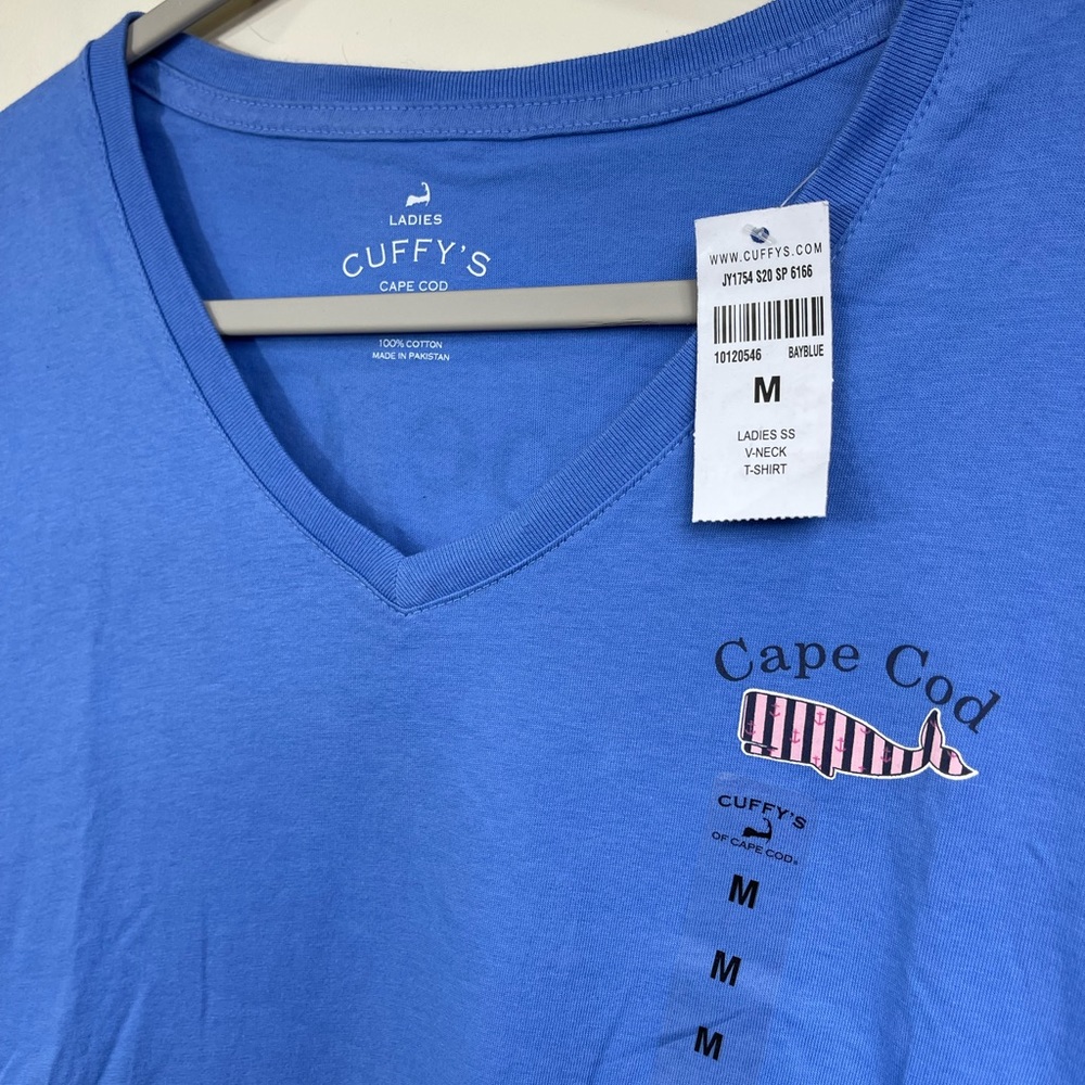 NWT 🐳 CUFFY’s Cape Cod Massachusetts Women’s Blue Pink Whale V-Neck Shirt - M - Picture 3 of 5